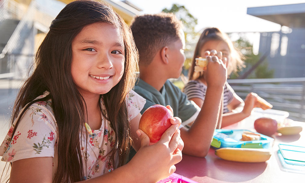 kids eating lunch