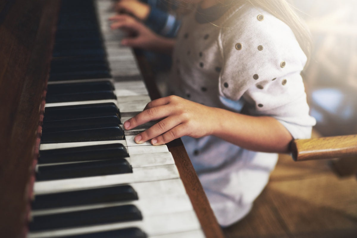 girl playing keyboard