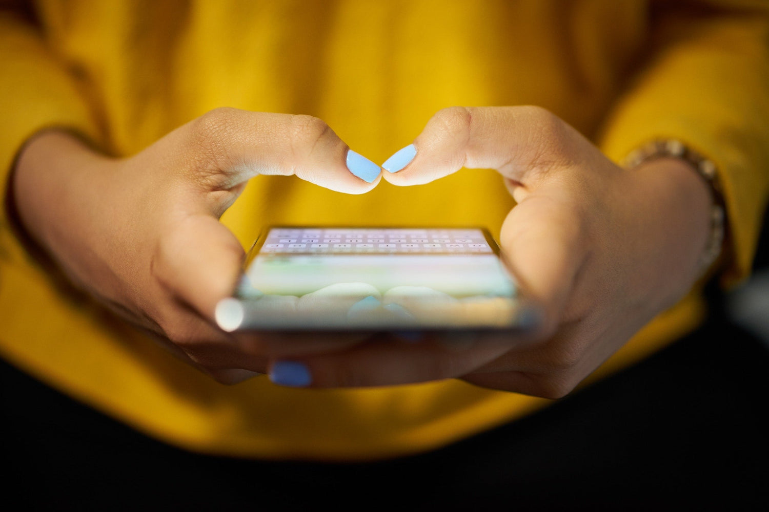 Woman hands using mobile smart phone